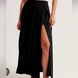 NWT Abercrombie & Fitch pleated midi skirt with slit